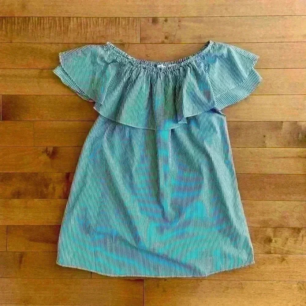 Heart & hips | Ruffle off the shoulder dress